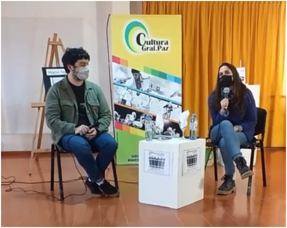 (Rocío Tejo presentando el libro “Estación Hospital)