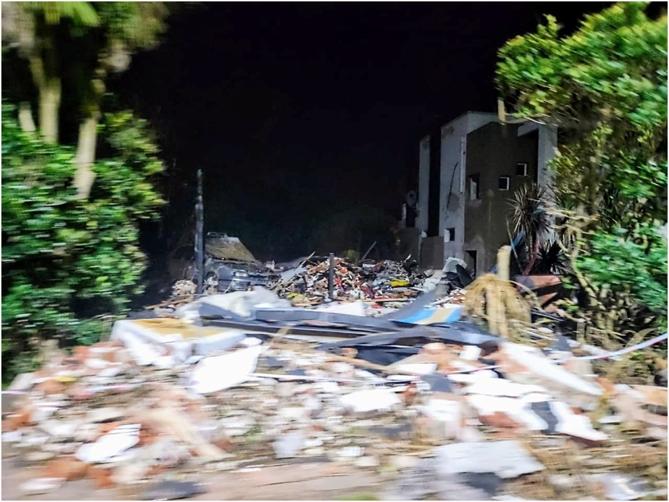(Lo que queda de la casa que explotó)